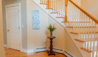 24 Surrey Ln, Falmouth, ME 04105