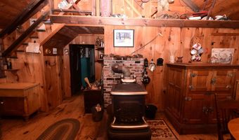 211 High St, Albany, NH 03818