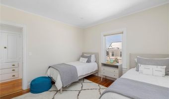 26 Narragansett Ave, Newport, RI 02840