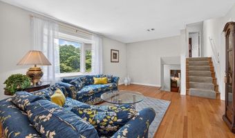 5463 DORIS Dr, Allentown, PA 18106