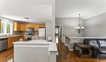 24 Ken Oaks Dr, Danbury, CT 06810