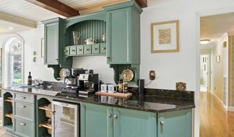 35 Shaw Dr, Bedford, NH 03110