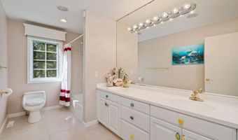 301 22nd St NW, Austin, MN 55912