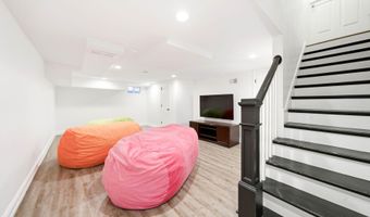 12601 N Osage Rd, Anchorage, KY 40223