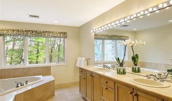 60 Pheasant Dr, East Greenwich, RI 02818