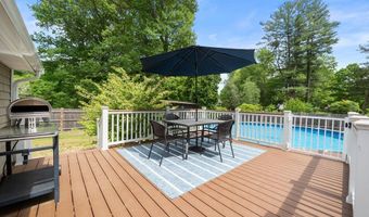 11 Autumn Ln, Attleboro, MA 02703