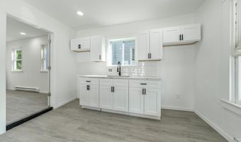 24 Slater St, Amsterdam, NY 12010