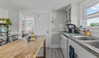 40 Webster St B, Newport, RI 02840