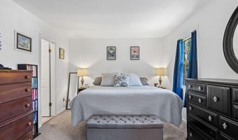 137 Point Of Woods Dr, Albany, NY 12203