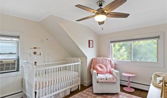 8 Lincoln Ave, Bristol, RI 02809
