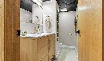 142 N Kellner Rd, Columbus, OH 43209