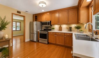 30 Maple Row, Bethel, CT 06801