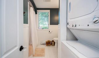 17 Rosedale Ct, Middletown, RI 02842