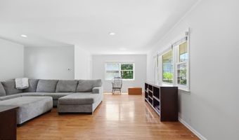 575 Garfield Ave, Belford, NJ 07718