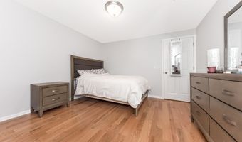 241 W Oakbrook Dr, Ann Arbor, MI 48103