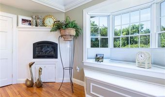 16 Central St, Charlestown, RI 02813