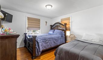 75 Crescent Ave, Cranston, RI 02910