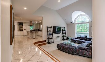 15 Inverness Rd, Falmouth, ME 04105