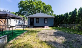 32 Sykes St, Warwick, RI 02886