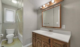 16 Old Manchester Rd, Amherst, NH 03031
