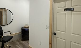 9 Hutchins St, Auburn, ME 04210