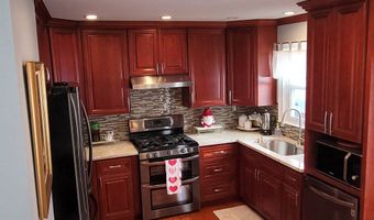 30 Grove Pl, Danbury, CT 06810