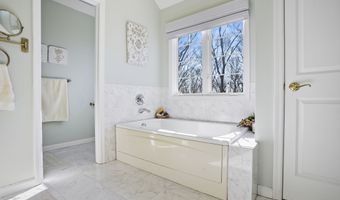 16 N Beech Tree Rd, Brookfield, CT 06804
