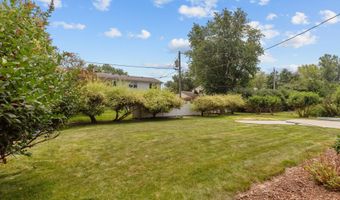 1330 N BRIARCLIFF Dr, Appleton, WI 54915