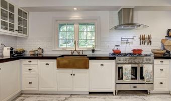5204 WESTWOOD Dr, Bethesda, MD 20816