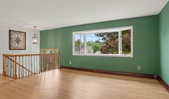 7 Wheeler Dr, Danbury, CT 06811