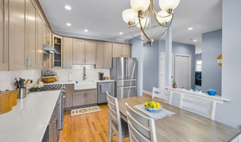136 Pond View Cir 136, Beacon Falls, CT 06403