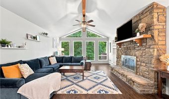 72 Elizabeth Dr, Bella Vista, AR 72715