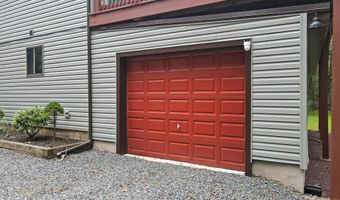 11 Carmen Gln, Albrightsville, PA 18210