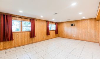 7 N Lincoln Ave, Addison, IL 60101