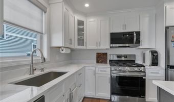 28 Ashley St, Cranston, RI 02920