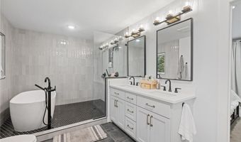 39 Evergreen Rd, Dellwood, MN 55110