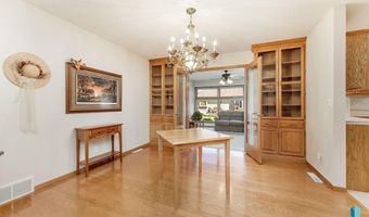 412 E Meadowlark Cir, Brandon, SD 57005