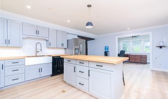 473 Klondike Rd, Charlestown, RI 02813