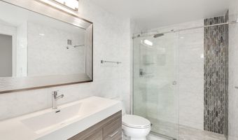 7111 WOODMONT Ave 602, Bethesda, MD 20815