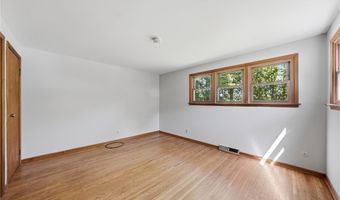 34 Crescent Dr, Akron, NY 14001