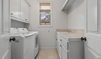 1908 Courtney Ln, Biloxi, MS 39532