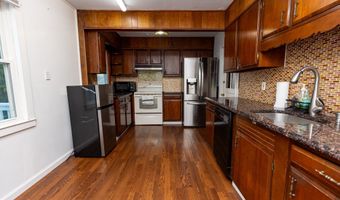 302 E Pasadena Pl, Bridgeport, CT 06610