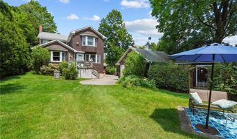 112 County Rd, Barrington, RI 02806