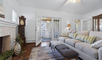 16 Courtway St, Narragansett, RI 02882