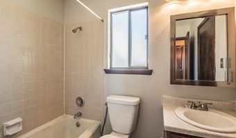 612 HONEYLOCUST St, Bloomfield, NM 87413