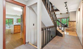 1331 N BRIARCLIFF Dr, Appleton, WI 54915