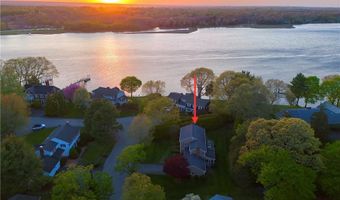 11 Henry Dr, Barrington, RI 02806