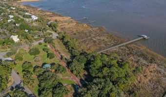 160 Ave C, Apalachicola, FL 32320