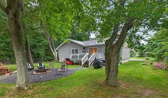 79 Pembroke Ave, Acushnet, MA 02743