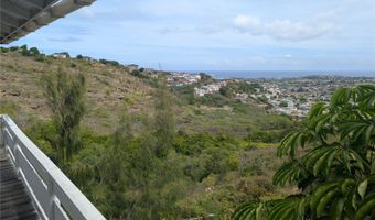 1609 A Iwi Way B, Honolulu, HI 96816